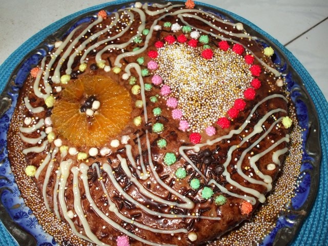 Tort de ciocolata, vanilie si fructe