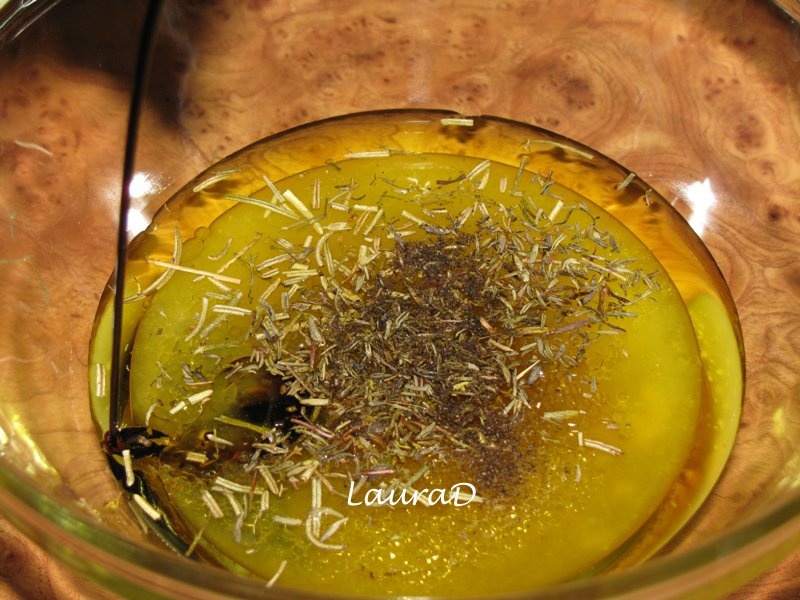 Pulpe de pui la cuptor cu usturoi si cartofi cu ierburi aromate