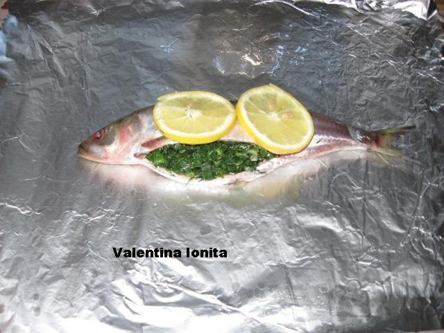 Scrumbie umpluta cu verdeturi-specialitate dobrogeana