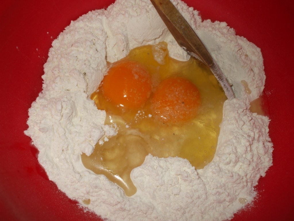 Taitei de casa cu masina de taitei