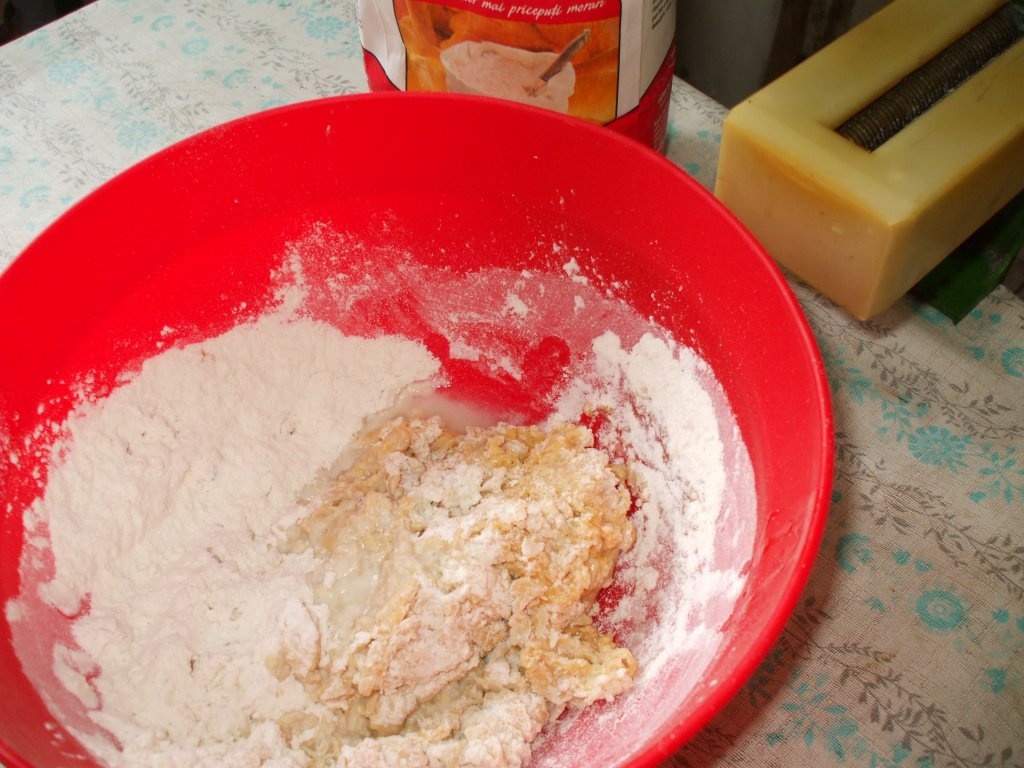 Taitei de casa cu masina de taitei