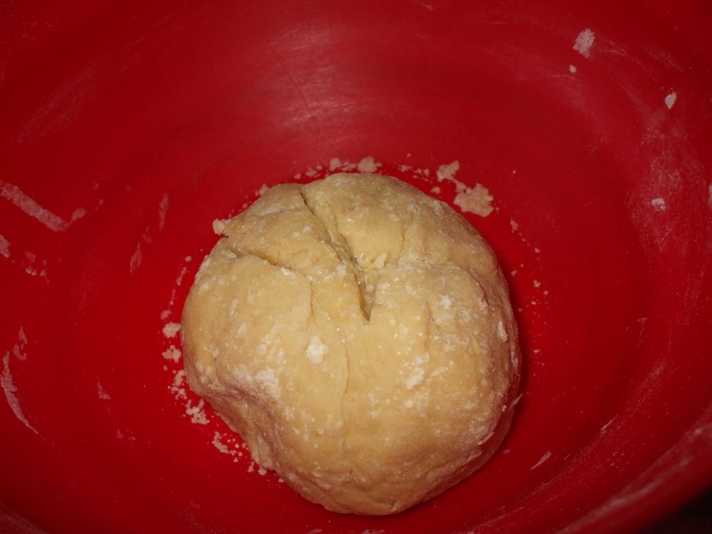 Taitei de casa cu masina de taitei