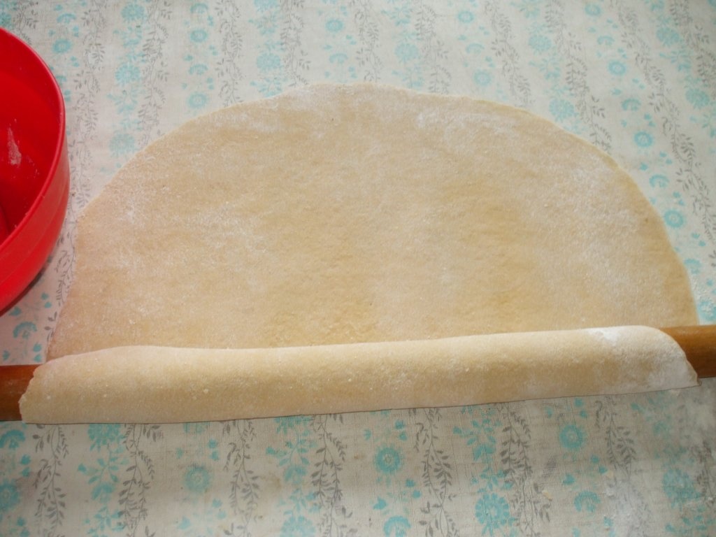 Taitei de casa cu masina de taitei