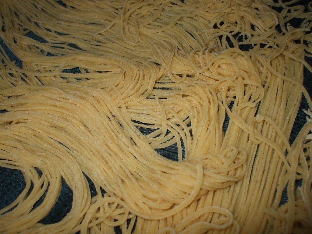 Taitei de casa cu masina de taitei