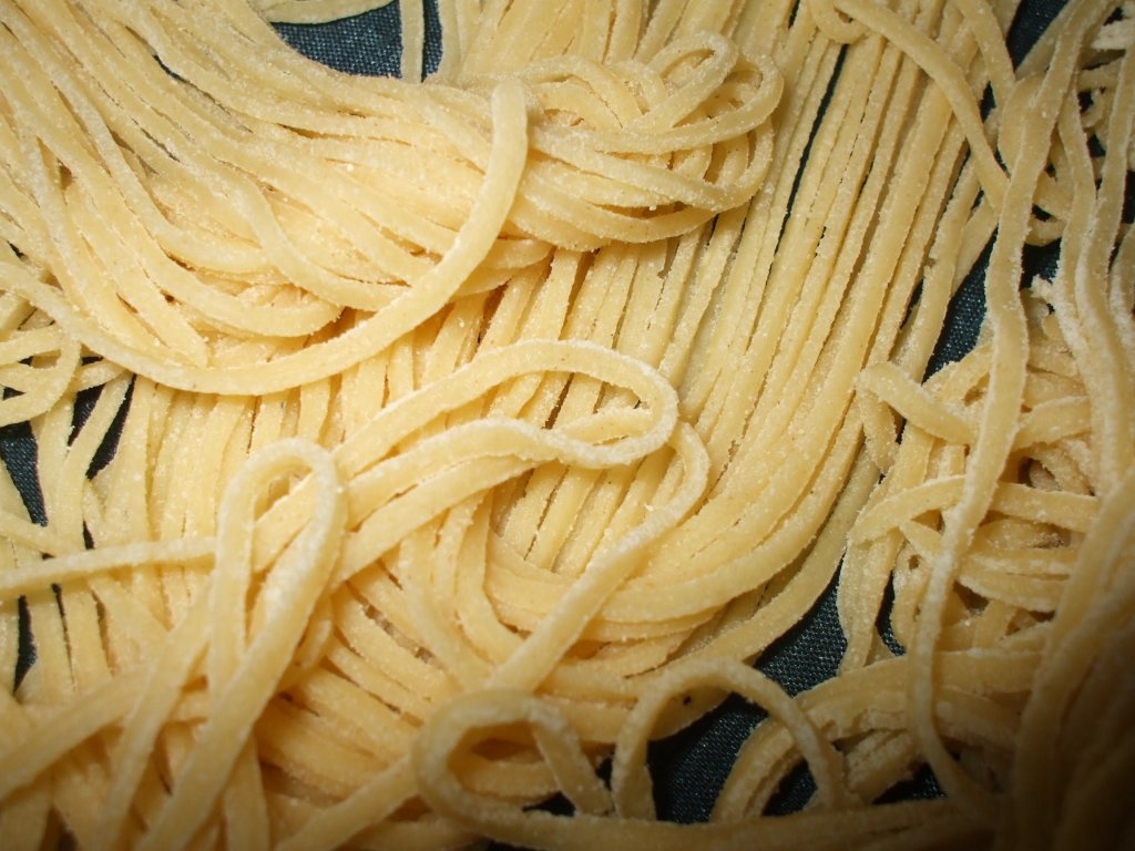 Taitei de casa cu masina de taitei