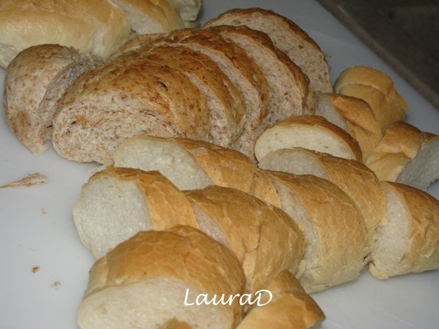 Paine crocanta la cuptor cu sunca si branza Cheddar