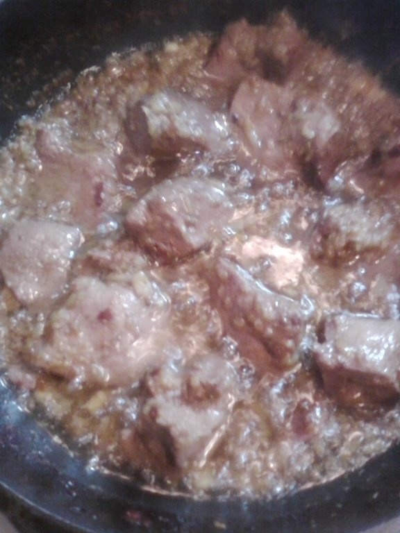 Ficat de porc in  sos de smantana