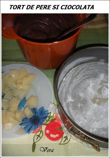 Tort de pere cu ciocolata