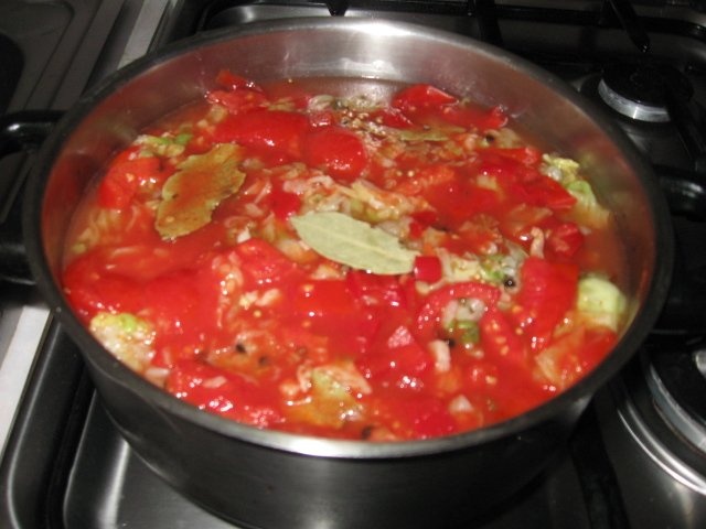 Sarmale cu orez in foi de varza dulce