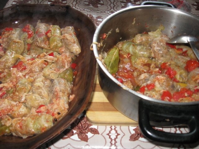 Sarmale cu orez in foi de varza dulce