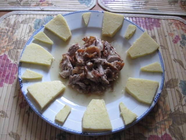 Pulpe de pui in mujdei de usturoi