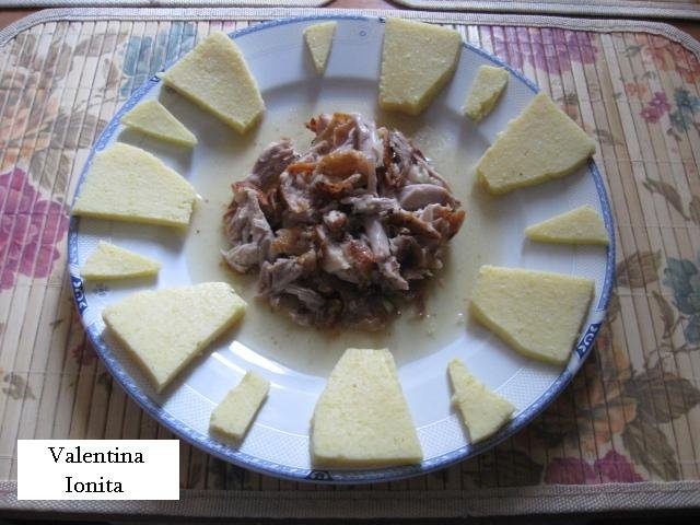 Pulpe de pui in mujdei de usturoi