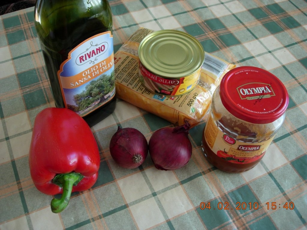 Paste cu carne din conserva