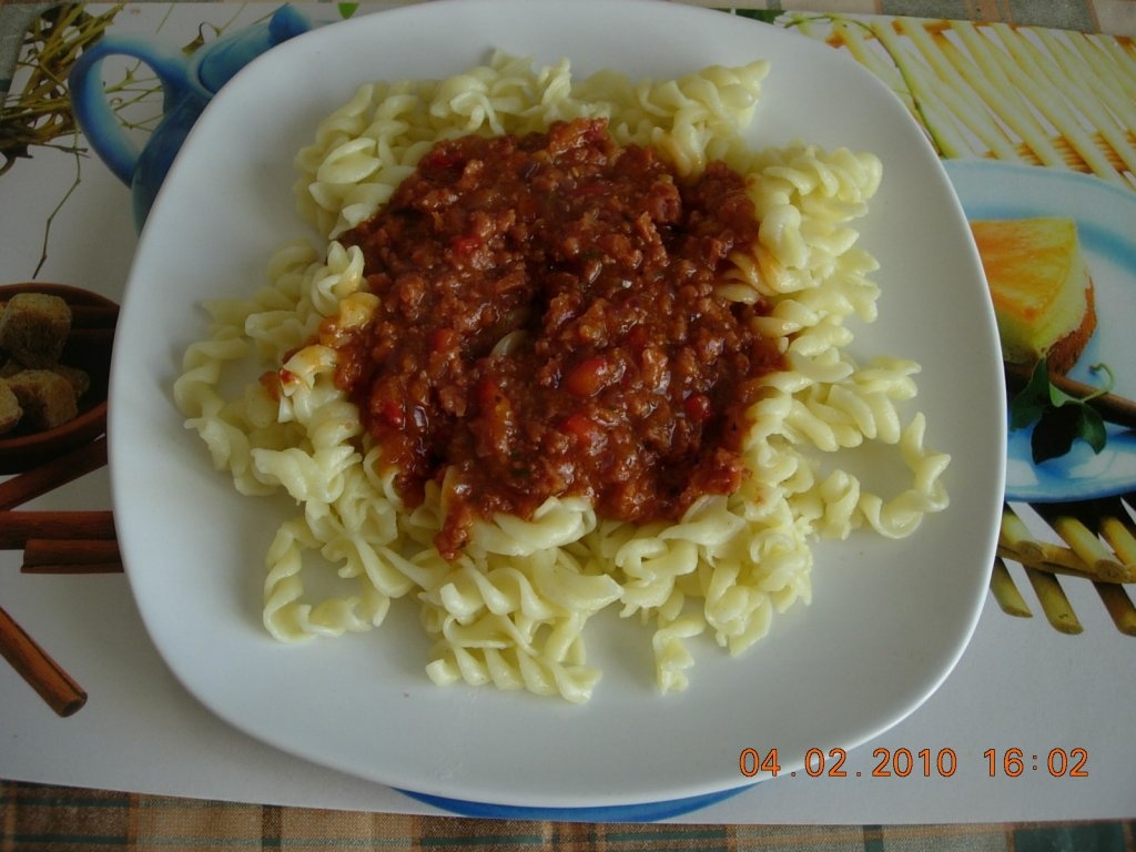 Paste cu carne din conserva