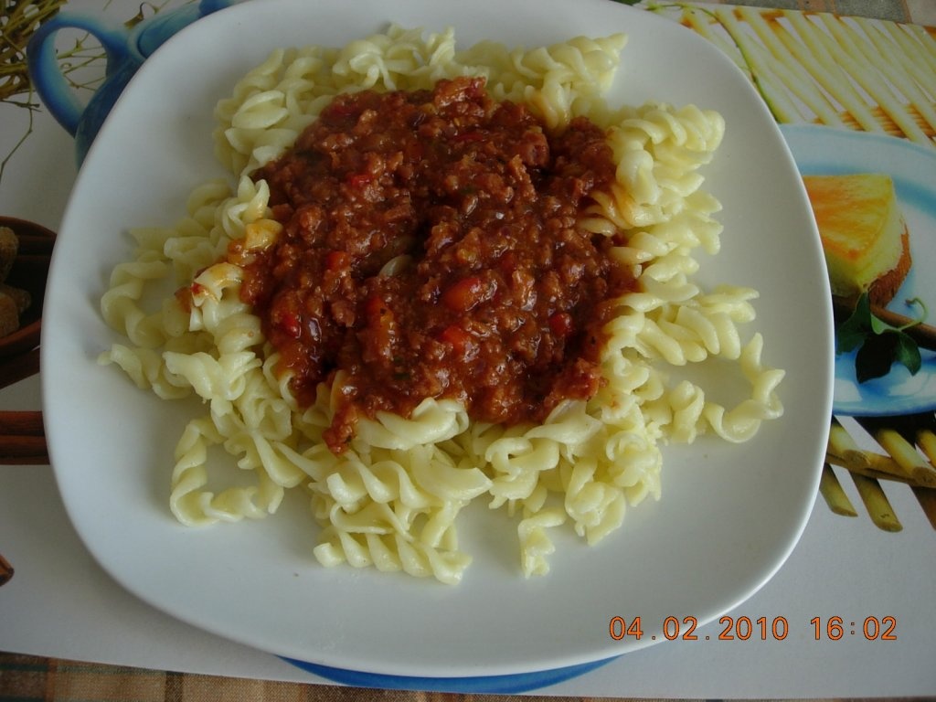 Paste cu carne din conserva