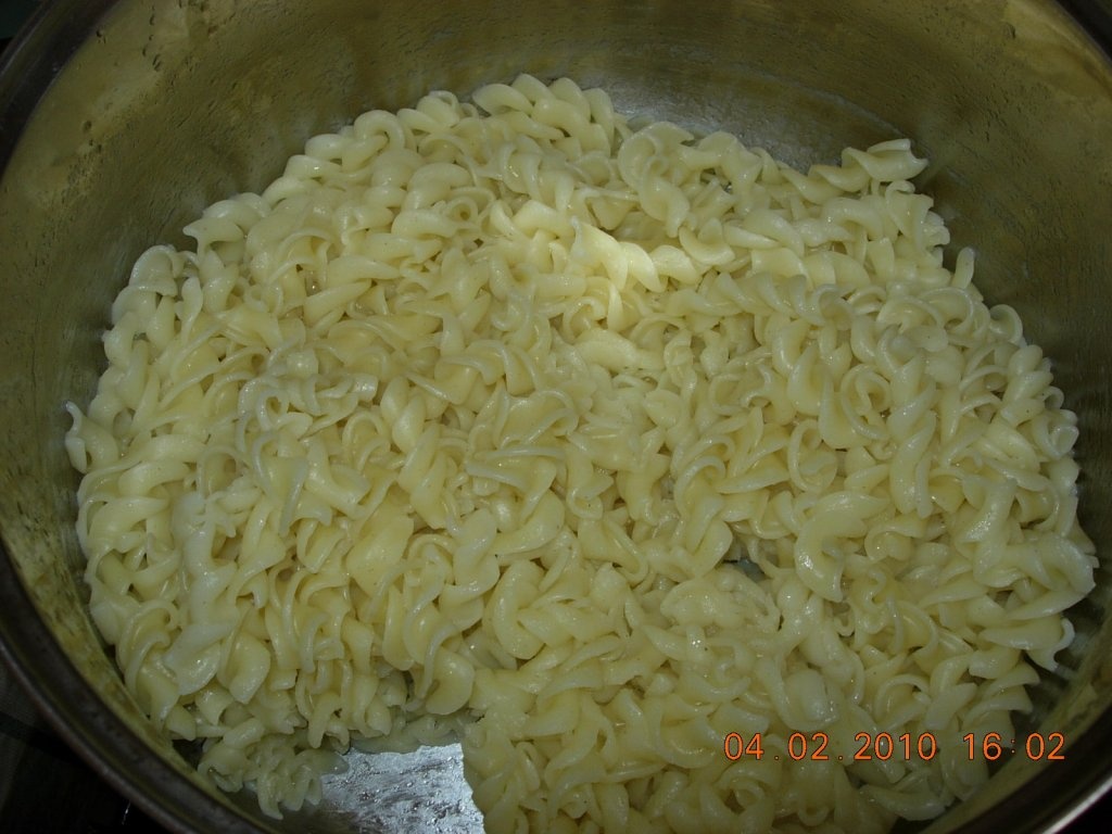 Paste cu carne din conserva