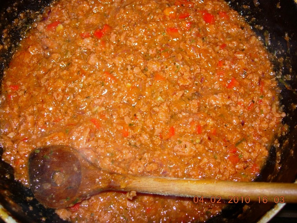 Paste cu carne din conserva