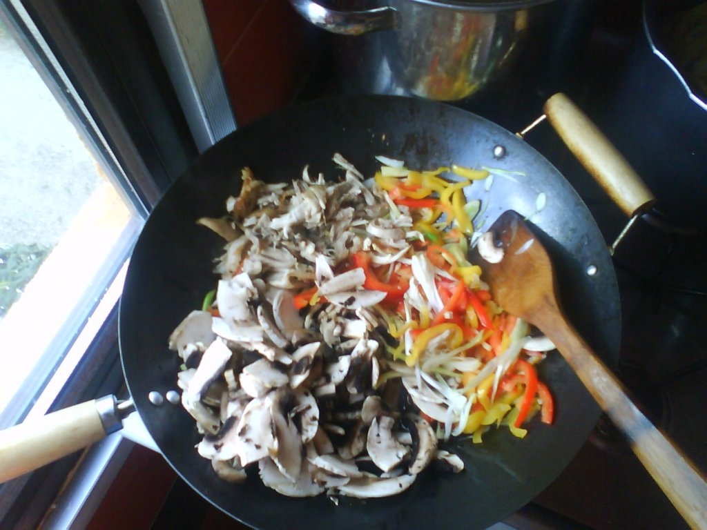 pui cu legume si sos de soia