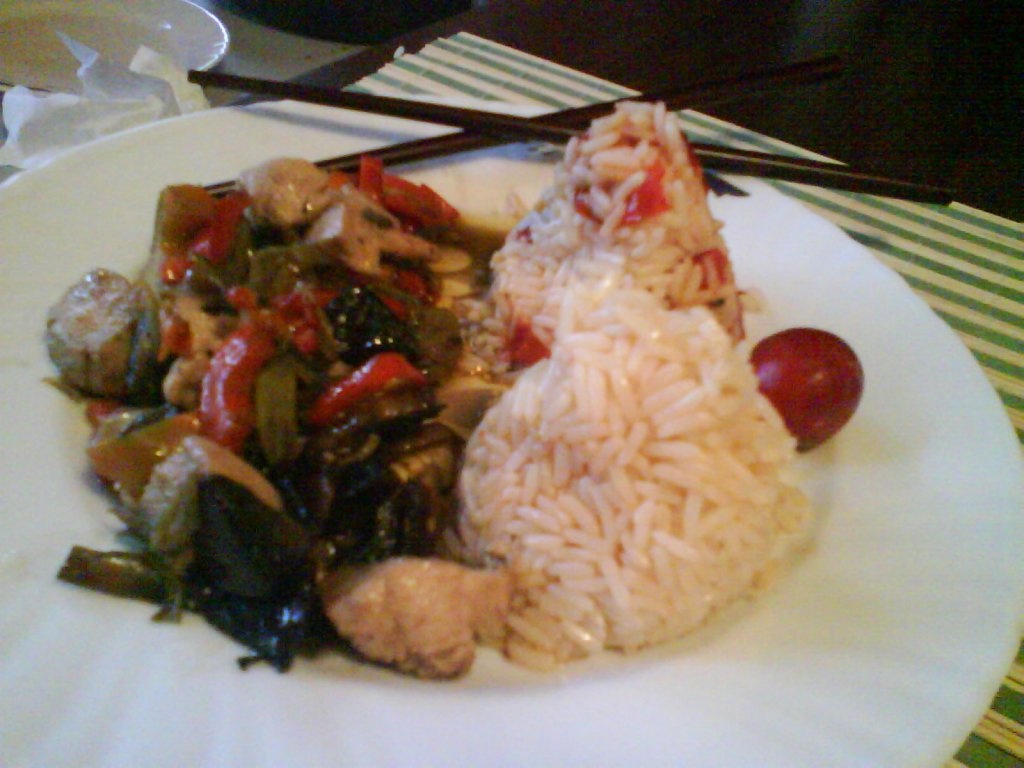 pui cu legume si sos de soia