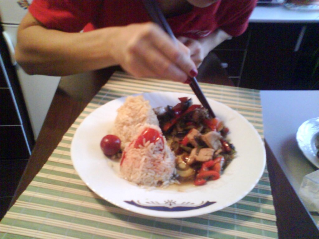 pui cu legume si sos de soia