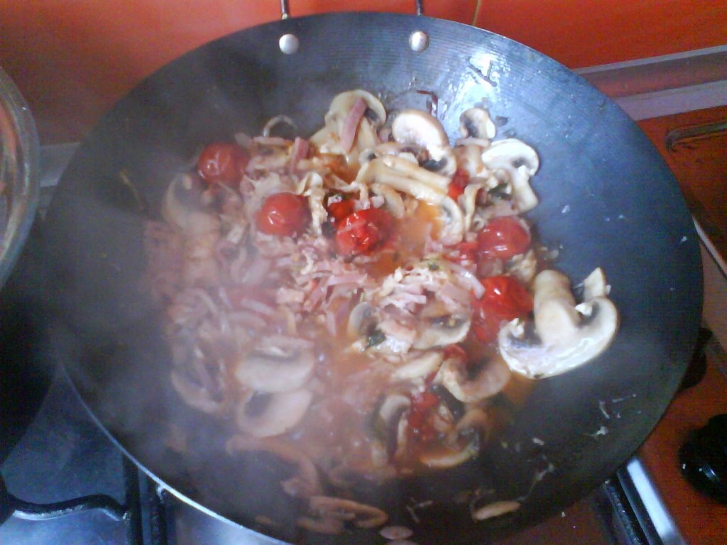 parpandelle cu pui si  rosii cherry