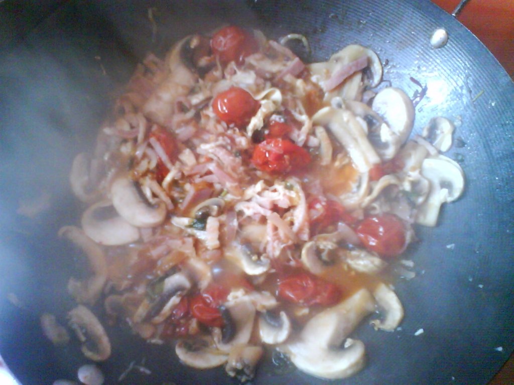 parpandelle cu pui si  rosii cherry