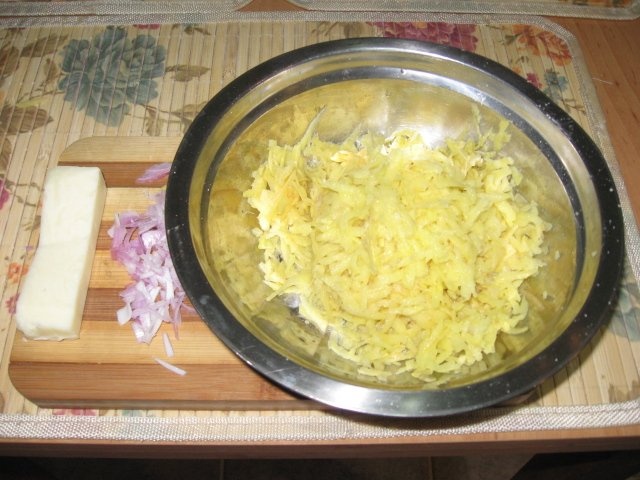 Cuiburi de cartofi cu oua la cuptor