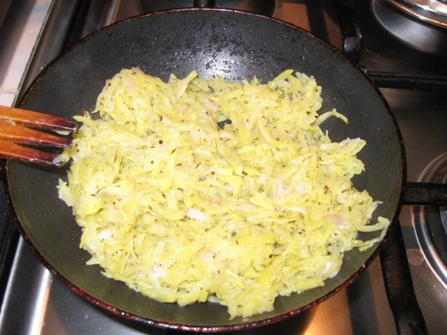 Cuiburi de cartofi cu oua la cuptor