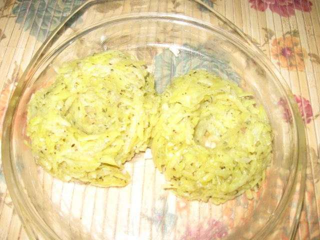 Cuiburi de cartofi cu oua la cuptor