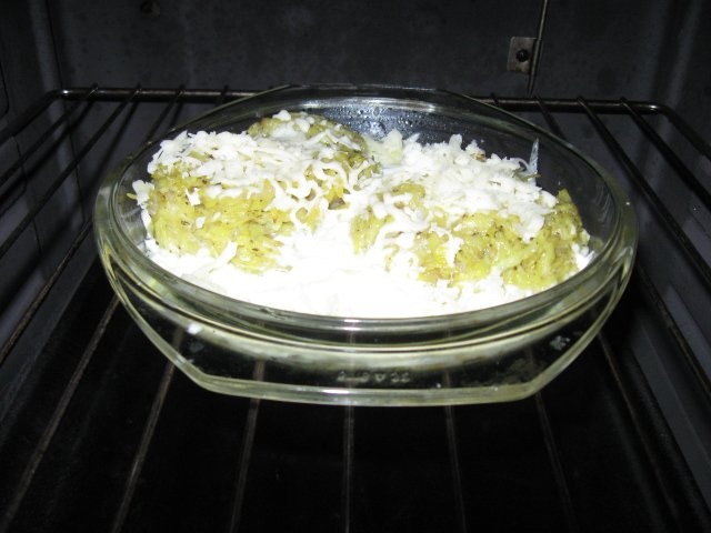 Cuiburi de cartofi cu oua la cuptor