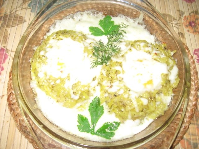 Cuiburi de cartofi cu oua la cuptor