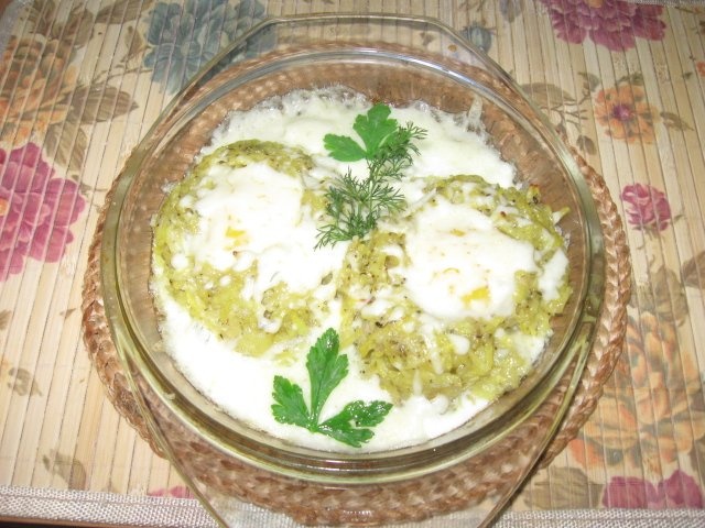 Cuiburi de cartofi cu oua la cuptor