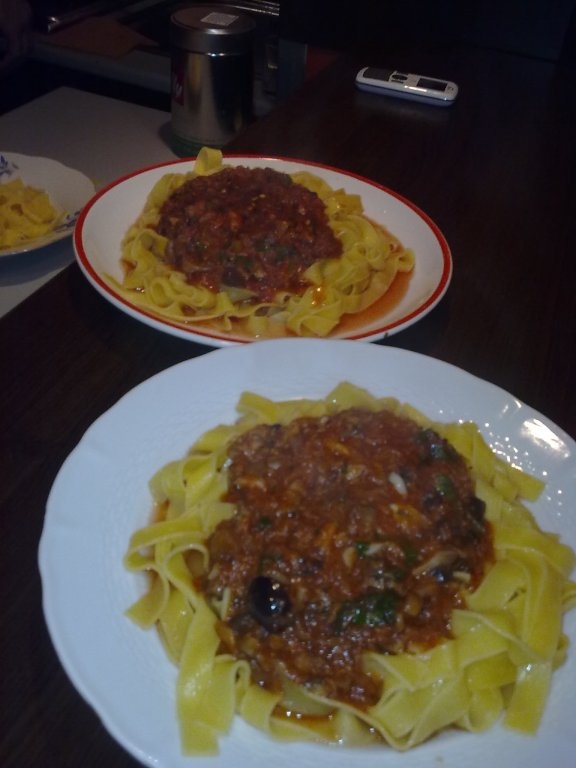 tagliatele cu ton si sos rosu