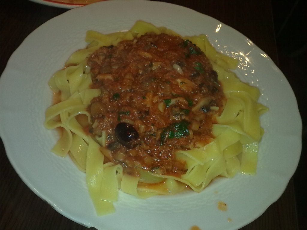 tagliatele cu ton si sos rosu