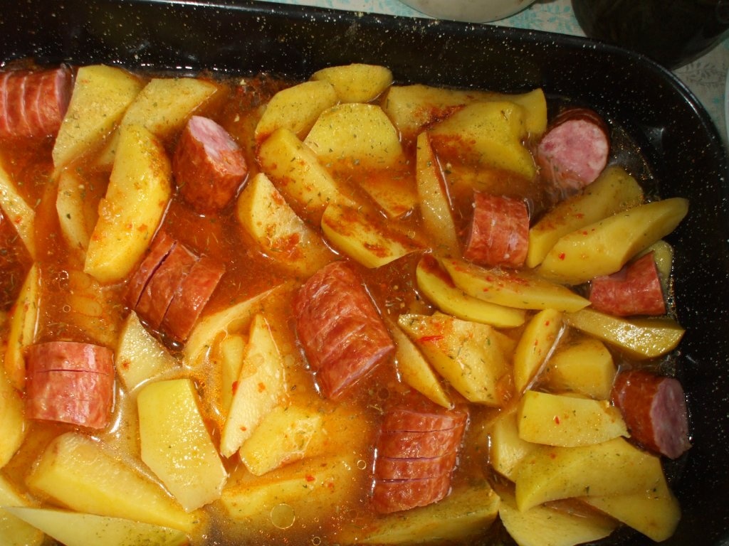 Carnati cu cartofi la cuptor