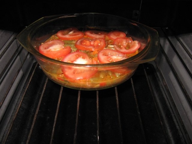 Fasole verde cu rosii si usturoi