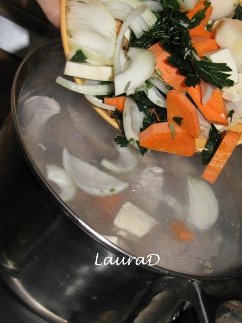 Pui fiert cu sos cu tarhon