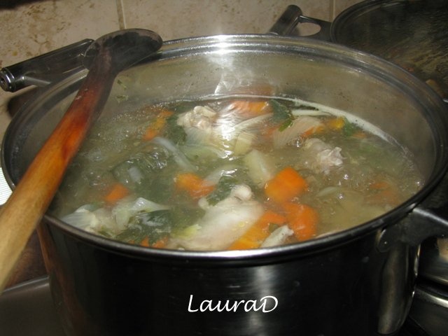 Pui fiert cu sos cu tarhon