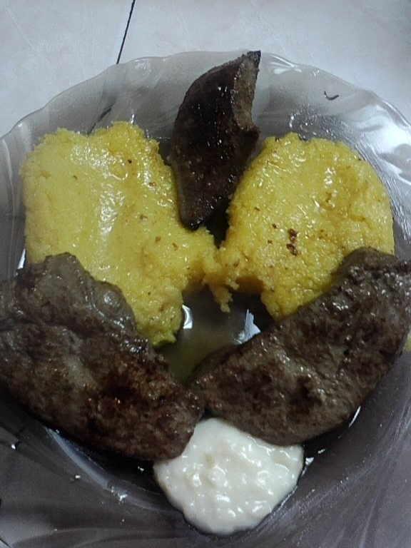 Ficat cu usturoi si mamaliga