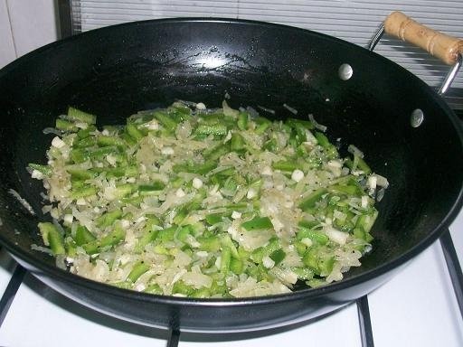 Pui  cu smintina si macaroane mici