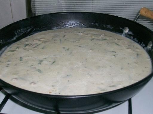 Pui  cu smintina si macaroane mici