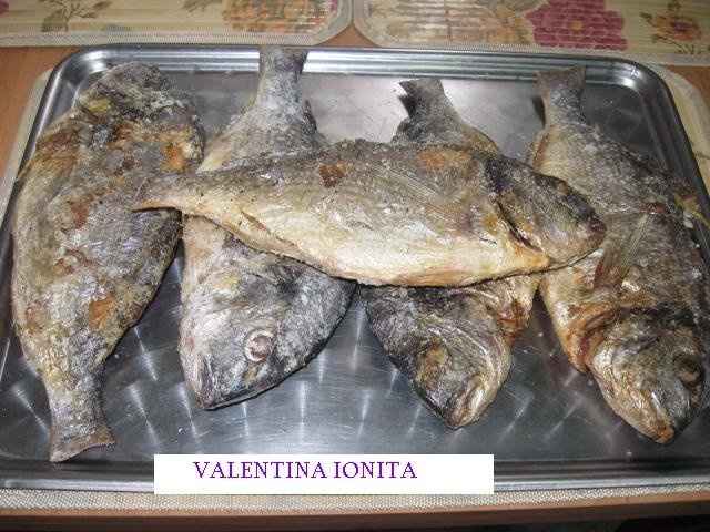 Dorada gustos si exotic in crusta de sare