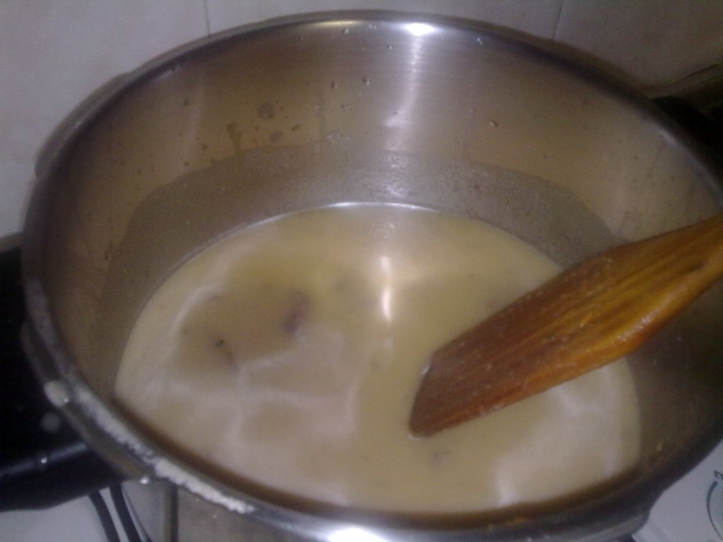 Carnita de taur in sosulet.