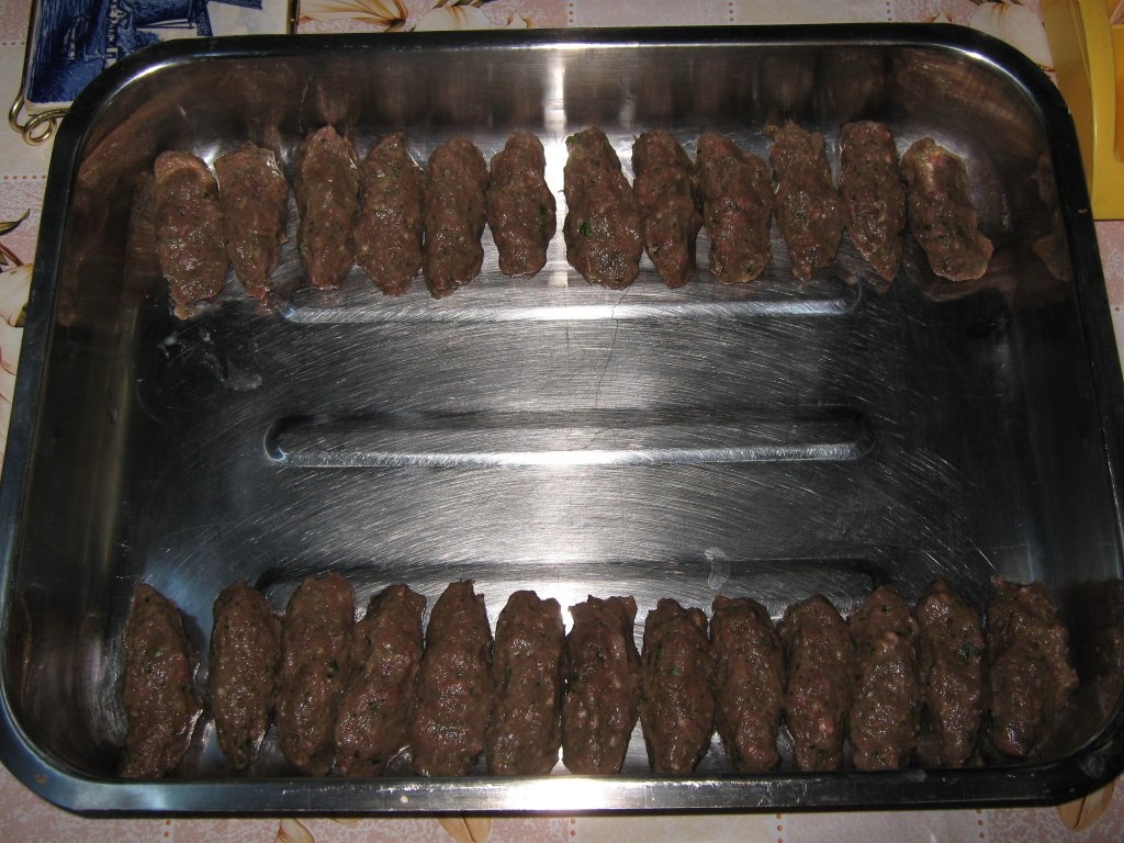 Daoud Pasha- Chiftelute la cuptor cu sos de rosii