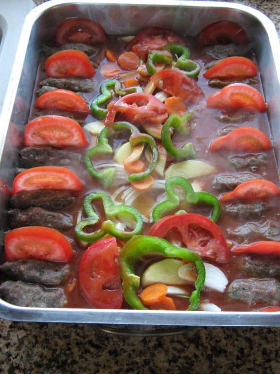 Daoud Pasha- Chiftelute la cuptor cu sos de rosii