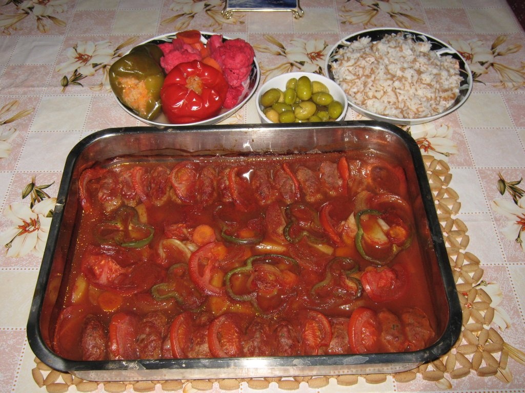 Daoud Pasha- Chiftelute la cuptor cu sos de rosii