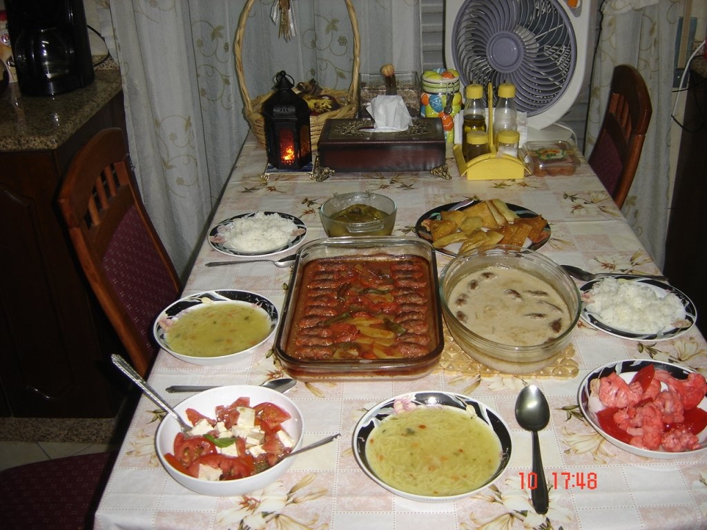 Daoud Pasha- Chiftelute la cuptor cu sos de rosii