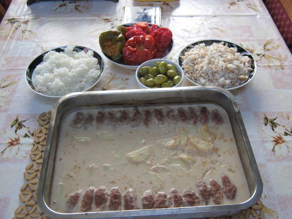 Chiftelute la cuptor cu sos de susan -Kofta bi tahini