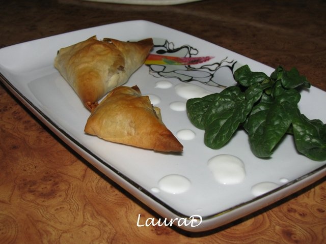 Pachetele cu ficat de pui, stafide, mere si vin rosu