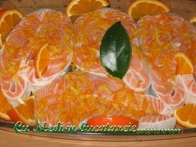 Somon la cuptor cu sos de sampanie si portocala